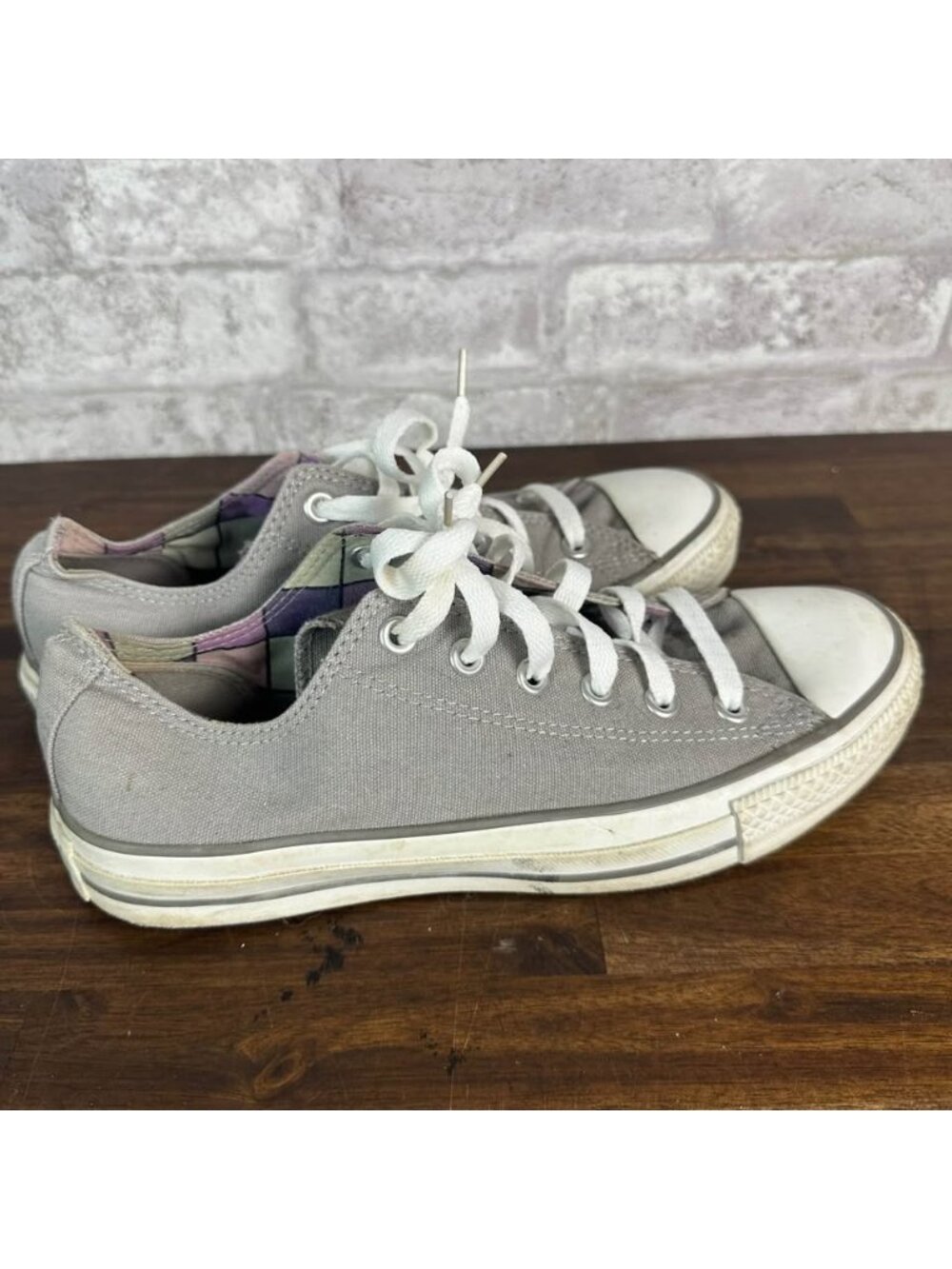 Converse low cut men 7 women 9 4842